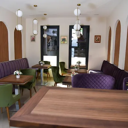 فندق مبيت وإفطار Merak & Caffe Bar