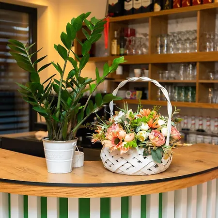 Merak & Caffe Bar Bed and breakfast