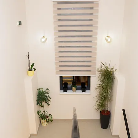 فندق مبيت وإفطار Merak & Caffe Bar 3*