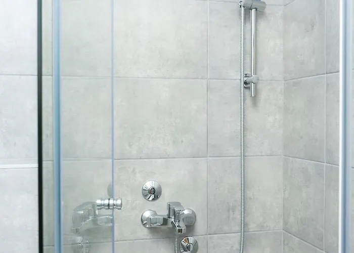 Merak & Caffe Bar 3*