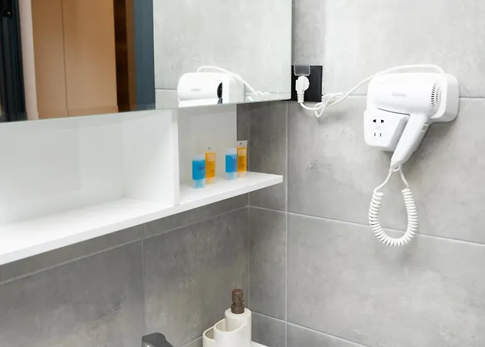 Merak & Caffe Bar 3*