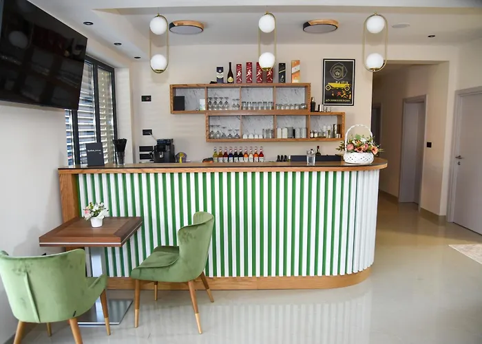 Merak & Caffe Bar 3*